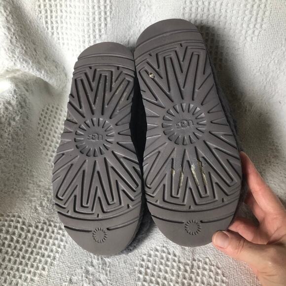 UGG Fluff Yeah gray slippers, slides (sandals, shoes) - Size 5 - Picture 10 of 11